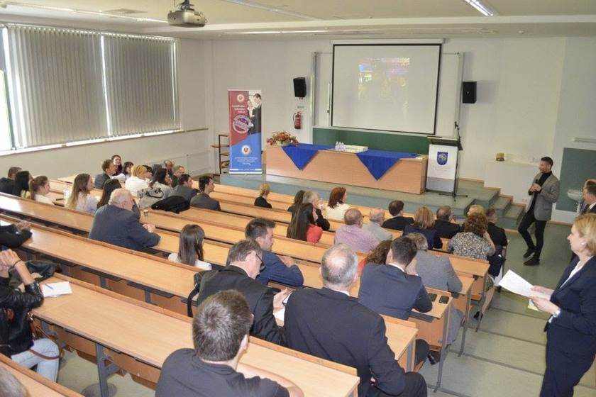 Megtelt előadóterem a 20 éves jubileumi ünnepségen